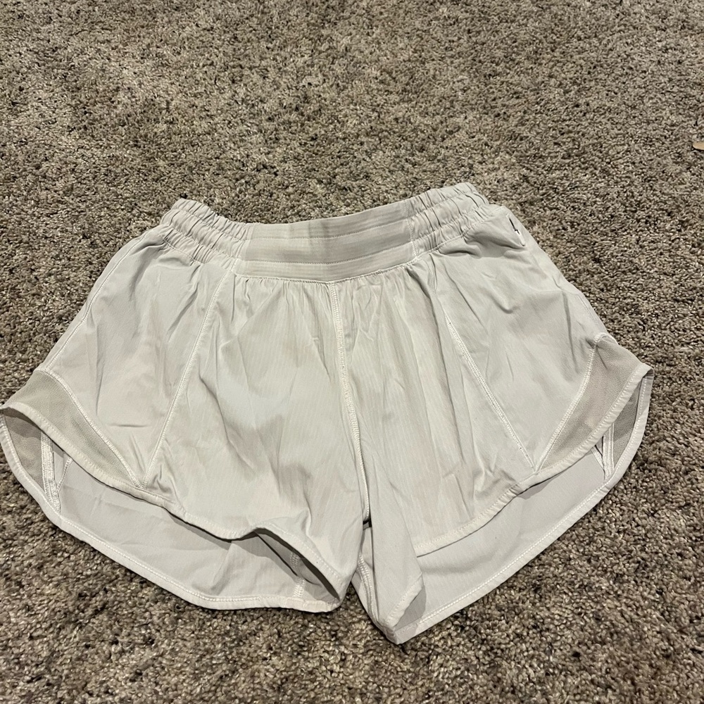 Lululemon Hotty Hot 4” shorts
